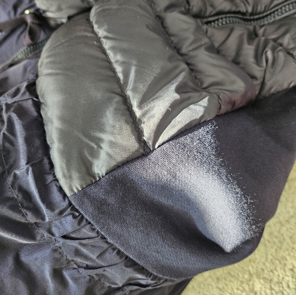 Moncler women navy down vest - Picture 5 of 11